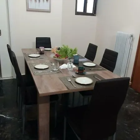 Comfortable 4th Fl Flat Ideal For Up To 8 People * Pírgos